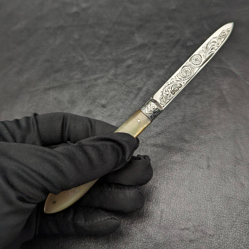 1902 年英國古董白珍珠貝殼手柄純銀雕刻刀片折疊筆刀